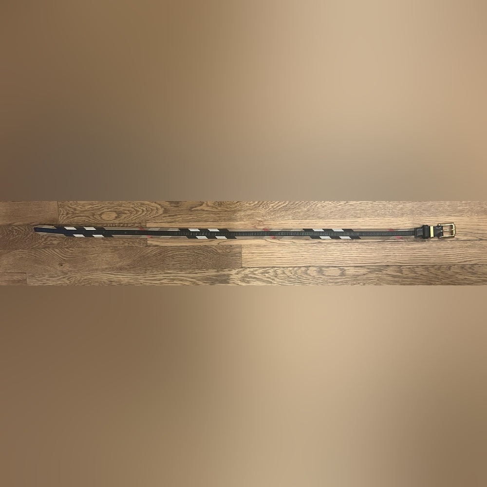 Authentic Burberry belt can be adjusted - Picture 2 of 3